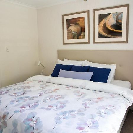 2 Bedroom Renovated Townhouse, Walk To Noosa River Noosaville Exterior photo